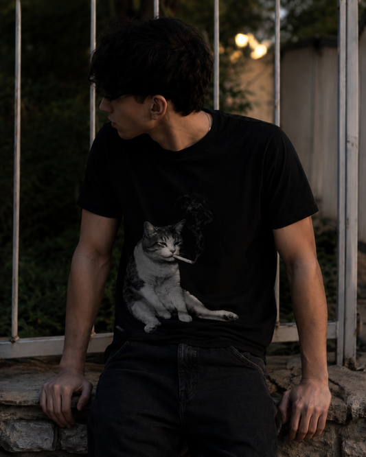 Polo - Gato fumando sentado